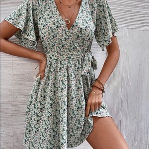 Floral dress!💚